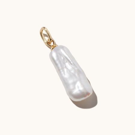 Long Pearl Pendant Gold